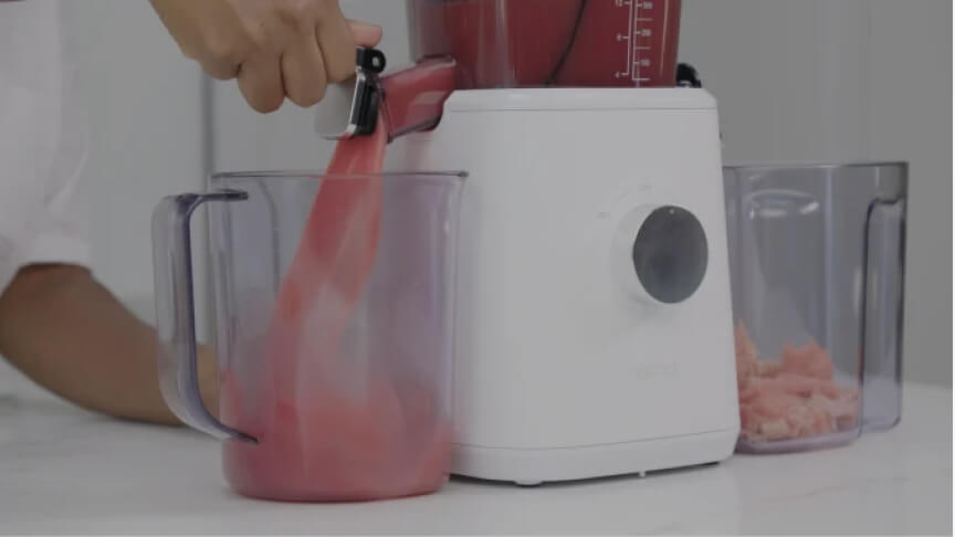 making delicious smoothies