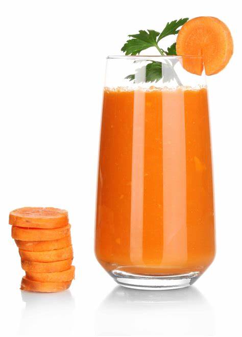 Healthy freshly squeezed apple and carrot juice, made from fresh apples and carrots carefully mixed and squeezed, golden color, sweet taste, rich in vitamins and dietary fiber, is a nutritious drink for young and old alike!